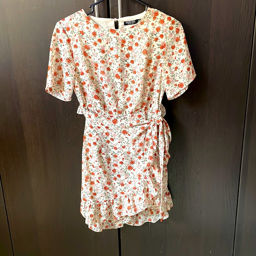 Nasty Gal Open back floral romper 6